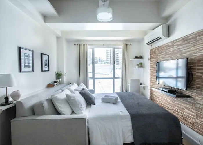 Julias Bright Stylish Balcony Apartamento