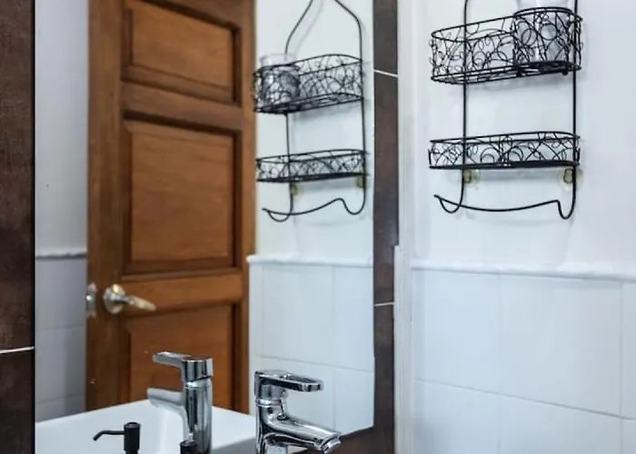 Julias Bright Stylish Balcony Apartamento