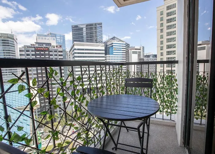 Julias Bright Stylish Balcony Apartamento Manila